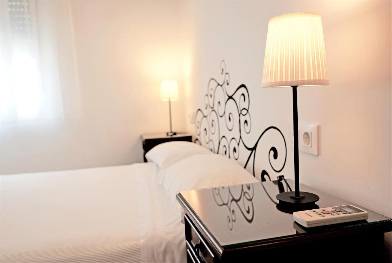 Hostal Trafalgar Barbate Exterior photo
